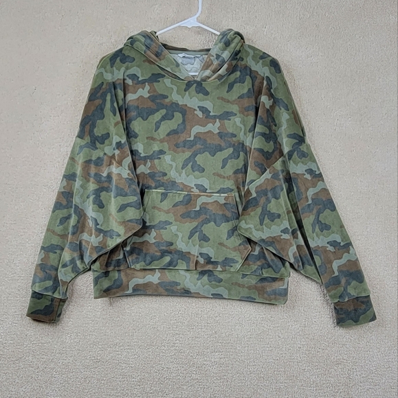 Old Navy Women's Velour Camo Hoodie Size Medium - Picture 1 of 5